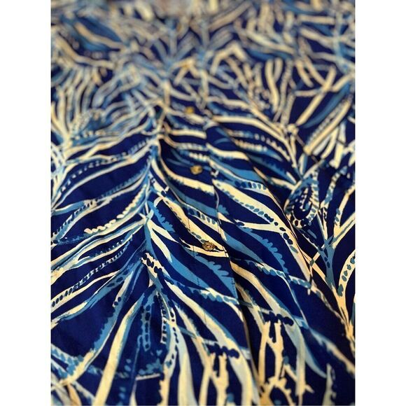 Lilly Pulitzer Seaview Button Down in Twilight Blue Early Riser Small - Picture 2 of 5